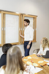 Kreatives informelles Treffen im Büro - PESF00631