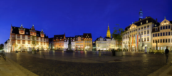 Germany, Bavaria, Coburg, market square with town hall and town house at night - SIEF07438