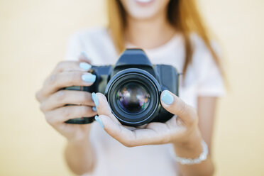 Close-up of woman's hands holding a camara - KIJF01604