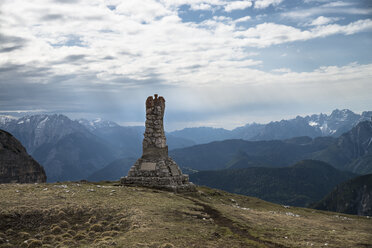 Italien, Südtirol, Dolomiten, Kriegerdenkmal im Nationalpark Drei Zinnen - STCF00333