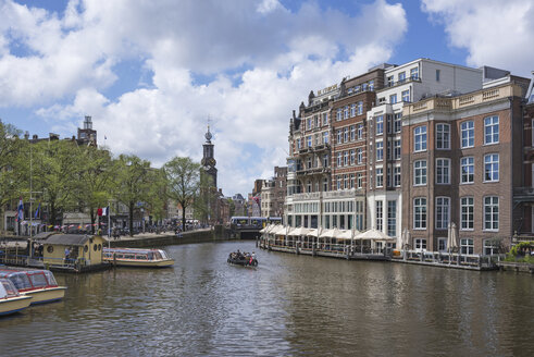 Niederlande, Amsterdam, Blick über den Fluss Amstel auf Munttoren - ELF01844