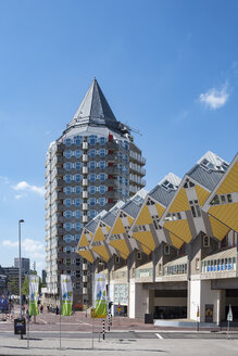 Netherlands, Rotterdam, cubical houses and Blaaktower - EL01857