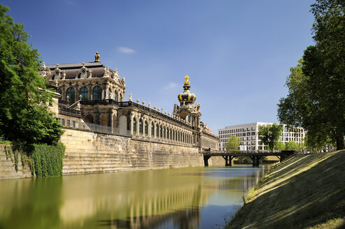 Deutschland, Dresden, Zwinger, Stadtgraben, Kronentor und Langgalerie - BTF00483