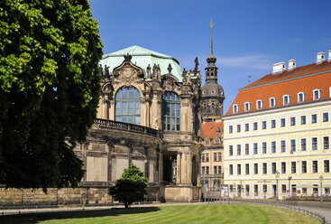 Deutschland, Dresden, Zwinger, Glockenspielpavillon, Hausmannsturm und Taschenbergpalais - BTF00486