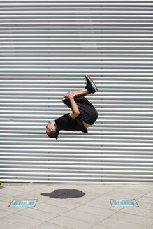 Man exercising Parkour discipline in the city - MGIF00011