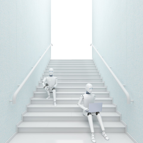 Roboter, der auf einer Treppe sitzt und einen Laptop benutzt, 3d-Rendering, lizenzfreies Stockfoto
