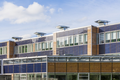 Deutschland, Geislingen an der Steige, energieeffiziente Sanierung eines Schulgebäudes, lizenzfreies Stockfoto