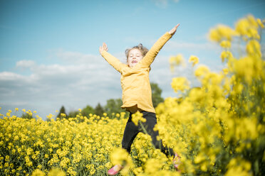 Carefree girl jumping in rape field - MOEF00016