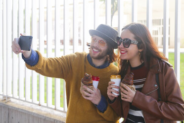 Young couple taking selfie with cell phone - RTBF00940