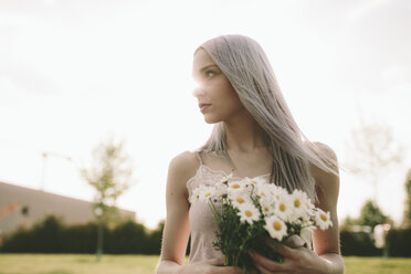 Woman with bunch of daisies at backlight - GIOF02828