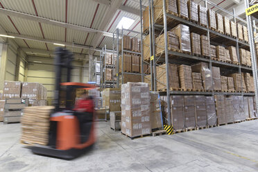 Moving forklift in factory hall - LYF00746