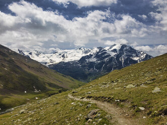 Italien, Lombardei, Valfurva, Glacier Forni im späten Frühling - LOMF00595