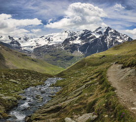 Italien, Lombardei, Valfurva, Gletscher Forni und Alpenfluss - LOMF00597