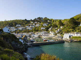 UK, England, Cornwall, Polperro, Fischerhafen mit Stützmauer - SIEF07451