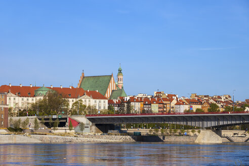 Polen, Warschau, Stadtsilhouette mit Königsschloss in der Altstadt - ABOF00212