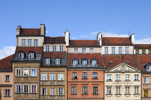 Polen, Warschau, Altstadt, historische Häuser mit Dachböden, lizenzfreies Stockfoto