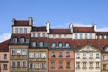 Polen, Warschau, Altstadt, historische Häuser mit Dachböden - ABOF00220