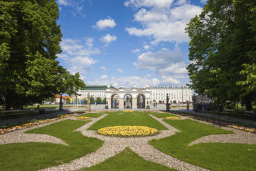 Polen, Warschau, Sächsischer Garten, Blick auf das Grabmal des Unbekannten Soldaten und den Pilsudski-Platz - ABOF00221