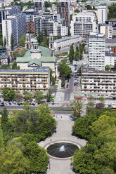 Polen, Warschau, Stadtbild mit Swietokrzyski-Park und Gebäuden um den Grzybowski-Platz - ABOF00229