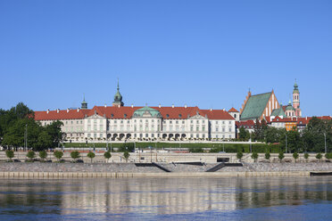 Poland, Warsaw, Old Town skyline with Royal Castle from the Vistula River - ABOF00236