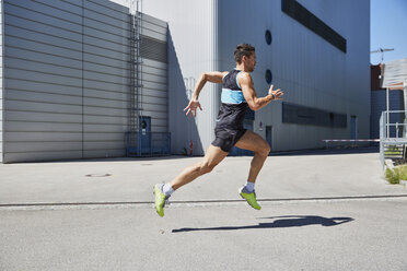 Fit man running along building - SUF00207