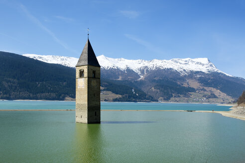 Italien, Südtirol, Kirchturm von Alt-Graun im Reschensee - LBF01613