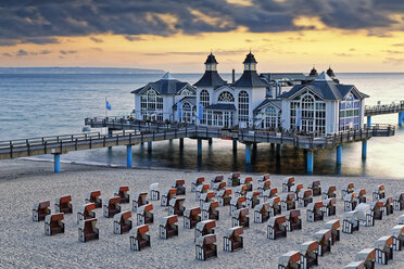 Germany, Mecklenburg-Western Pomerania, Baltic sea seaside resort Sellin, Hooded beach chairs on the beach - GFF00987