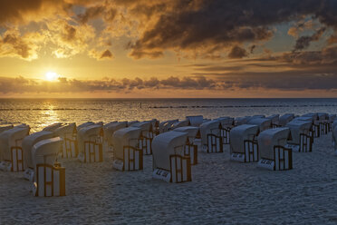 Germany, Mecklenburg-Western Pomerania, Baltic sea seaside resort Sellin, Hooded beach chairs on the beach - GFF00990