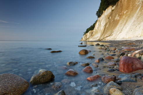 Deutschland, Mecklenburg-Vorpommern, Nationalpark Jasmund, Kreideküste an der Ostsee - GFF01003