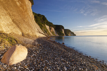 Deutschland, Mecklenburg-Vorpommern, Nationalpark Jasmund, Kreideküste an der Ostsee - GFF01005