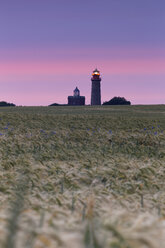 Deutschland, Mecklenburg-Vorpommern, Rugen, Schinkelturm und der neue Leuchtturm bei Kap Arkona - GFF01015