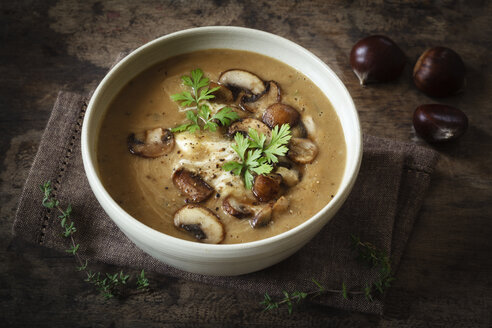 Sweet chestnut mushroom soup - EVGF03246