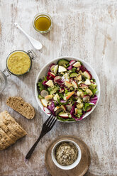 Gemischter Salat, Brot und Dip - EVGF03249