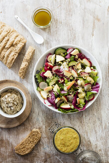 Gemischter Salat, Brot und Dip - EVGF03250