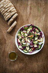 Mixed salad and bread - EVGF03253