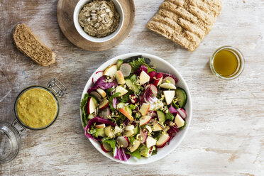 Mixed salad, bread and dip - EVGF03255