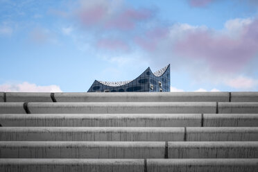 Deutschland, Hamburg, oberer Teil der Elbphilharmonie - RJF00698