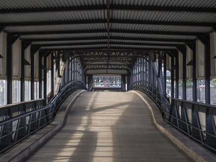 Germany, Hamburg, Uebersee bridge, landing pier - RJF00701