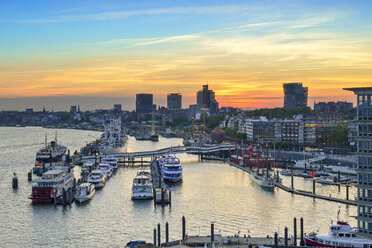 Germany, Hamburg, view to Niederhafen and banks of the Elbe at sunset - RJF00710