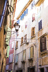 Croatia, Istria, Rovinj, facades of houses at old town - MAEF12373