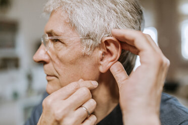 Senior man with hearing aid - ZEDF00748
