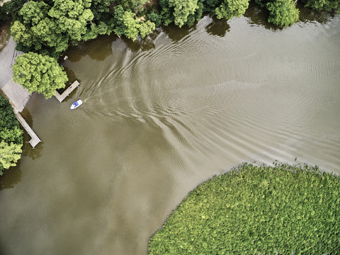 USA, Virginia, Boot auf dem Chickahominy River, lizenzfreies Stockfoto