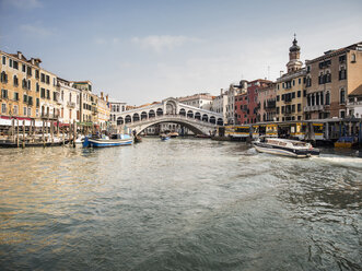 Italy, Venice, oiew of Canal Grande and Rialto Bridge - SBDF03256