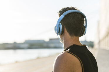 Young man with headphones looking at distance - UUF11152