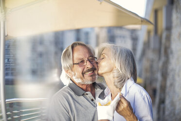 Senior couple taking a city break, eating French fries - ZEF14162