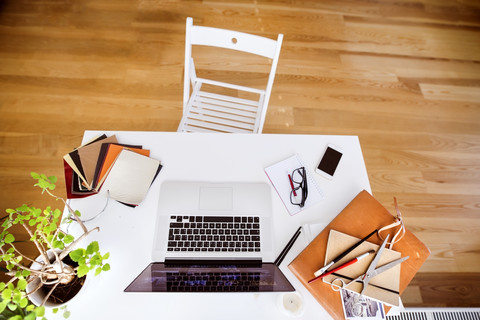 Heimbüro, Ansicht von oben, lizenzfreies Stockfoto