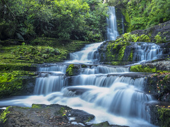 Neuseeland, Südinsel, McLean Falls im Catlins Forest Park - STSF01251