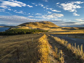 Neuseeland, Südinsel, Region Canterbury, Sonnenuntergang am Lake Tekapo - STSF01261