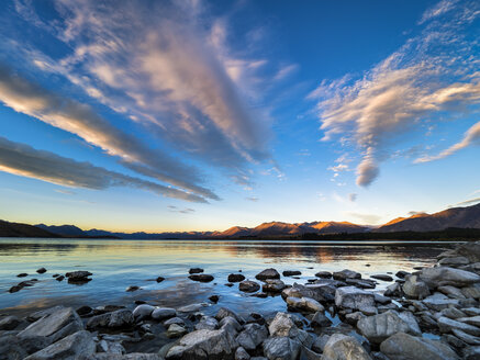 Neuseeland, Südinsel, Region Canterbury, Lake Tekapo bei Sonnenuntergang - STSF01262