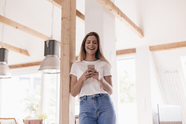 Young woman at home using smartphone - GUSF00123